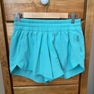 Tracker Shorts Lululemon- sea foam and red